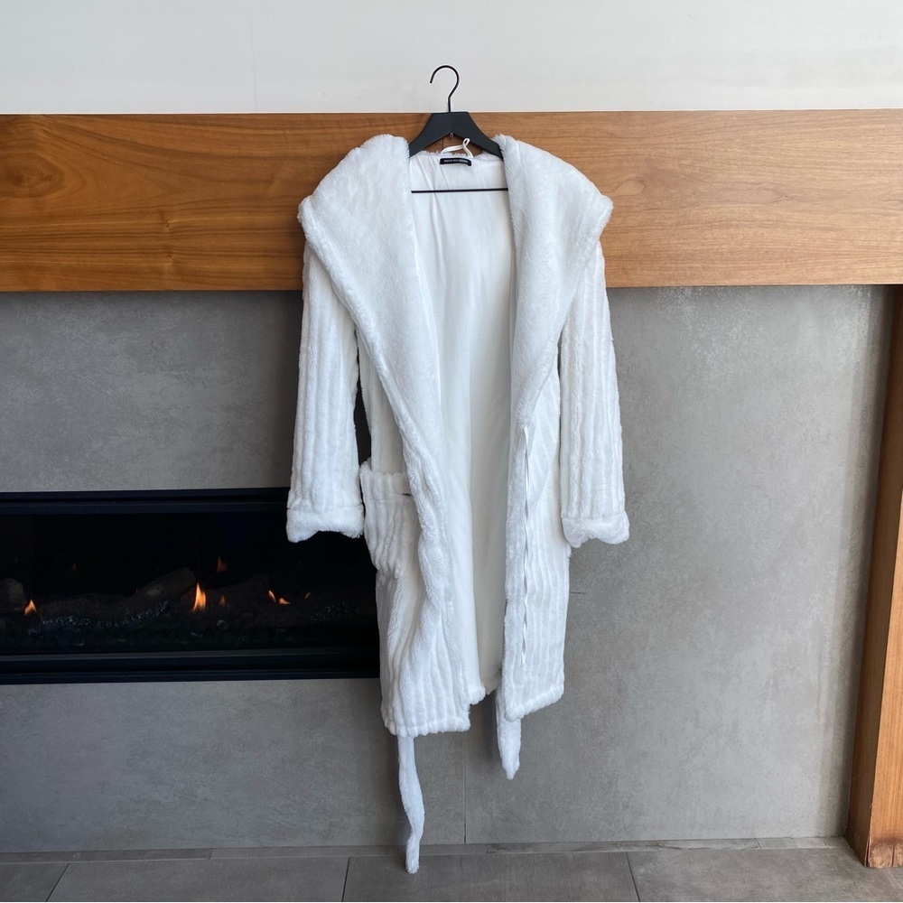 PRETTY‎ YOU LONDON CLOUD ROBE, SIZE M/L - Picture 11 of 14
